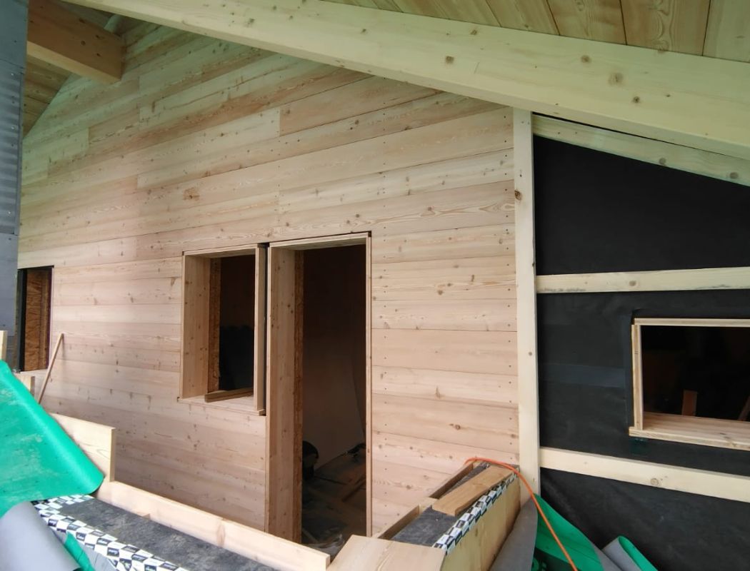 Facciata in legno stile montano (12).jpg