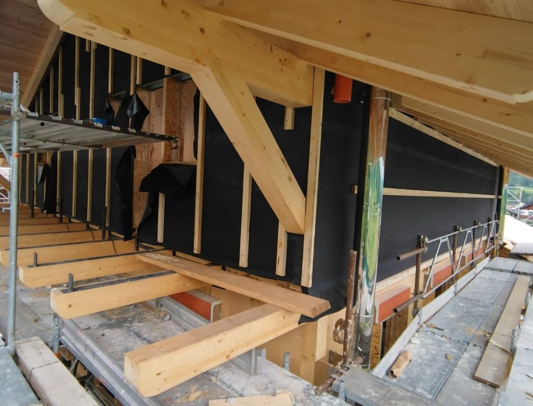 Facciata in legno stile montano (13).jpg