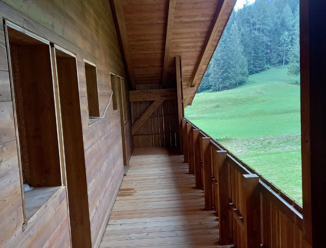 Facciata in legno stile montano (15).jpg