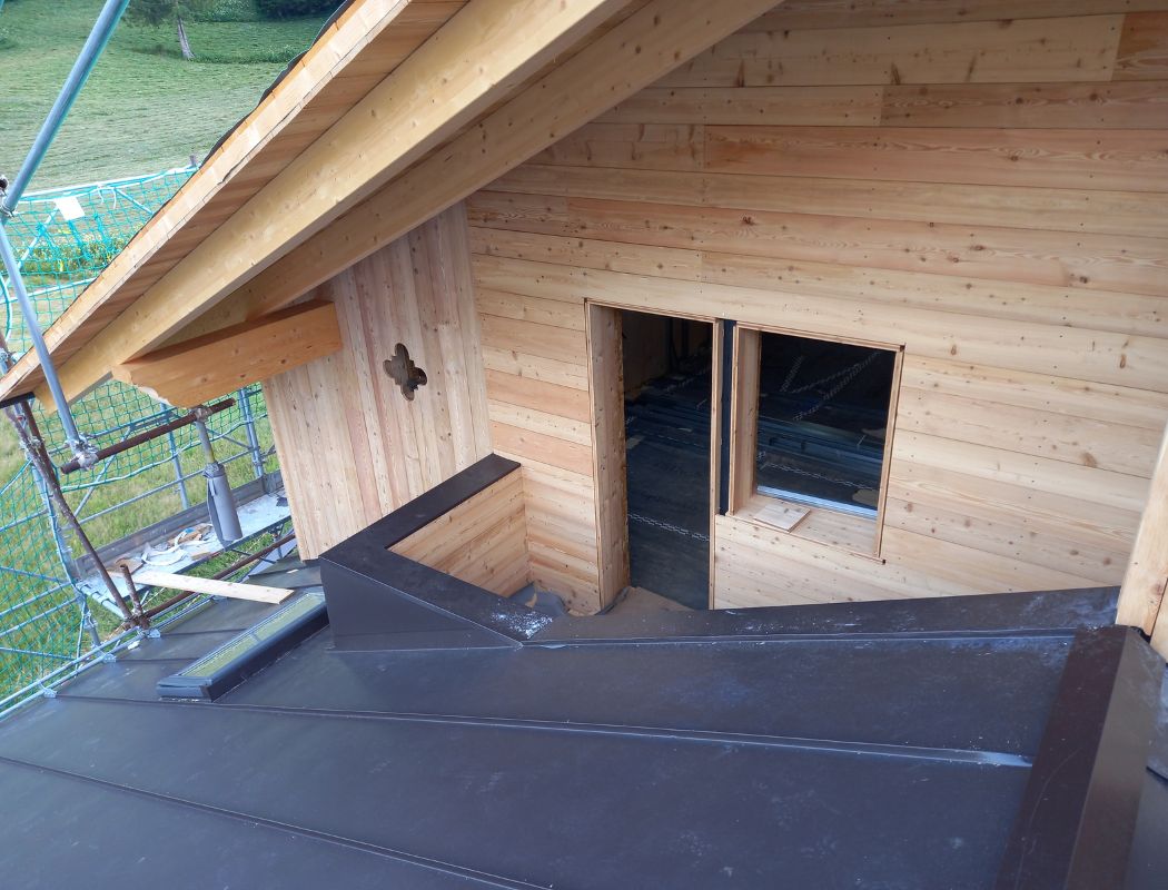 Facciata in legno stile montano (2).jpg
