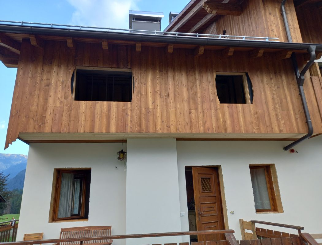 Facciata in legno stile montano (5).jpg