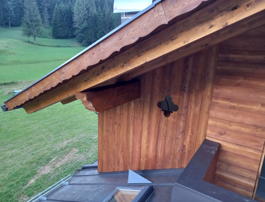 Facciata in legno stile montano (6).jpg