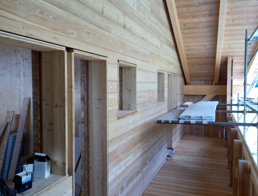Facciata in legno stile montano (7).jpg